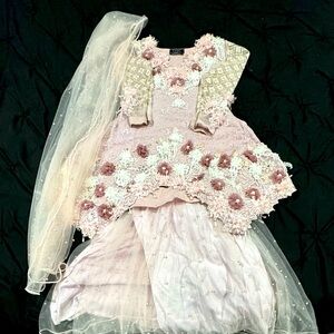 Beautiful 3 piece formal wear in size 35 with 1 and a half inch margin.